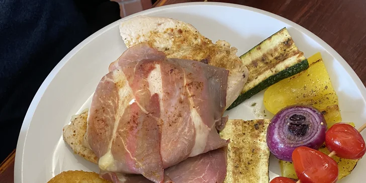 Voucher na 500 až 1500 Kč na cokoliv v restauraci Chodovská tvrz: steaky, smažené dobroty i dezerty