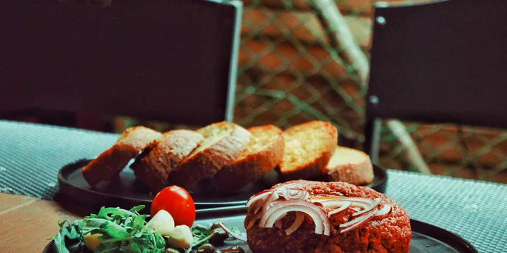 Otevřené vouchery do restaurace u náplavky na jídlo i nápoje: 300-1200 Kč