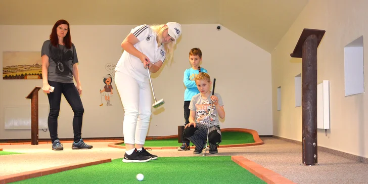 Zábavný adventure minigolf pod střechou: 60 min. hry pro malé i velké