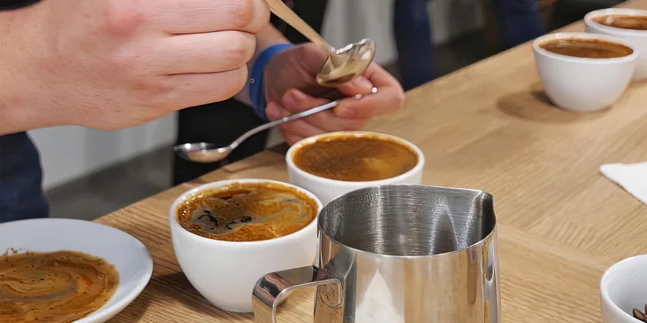 Cupping pro 1-4 osoby: ochutnejte různé kávy a poznejte jejich cestu z plantáže až do vašeho šálku