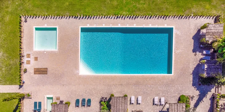 Toskánsko: snídaně, degustace vína, slané bazény a vířivka, sleva na koně, elektrokola i golf