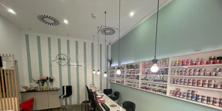 Manikúra nebo pedikúra, vč. Shellacu či gel laku i péče Footlogix