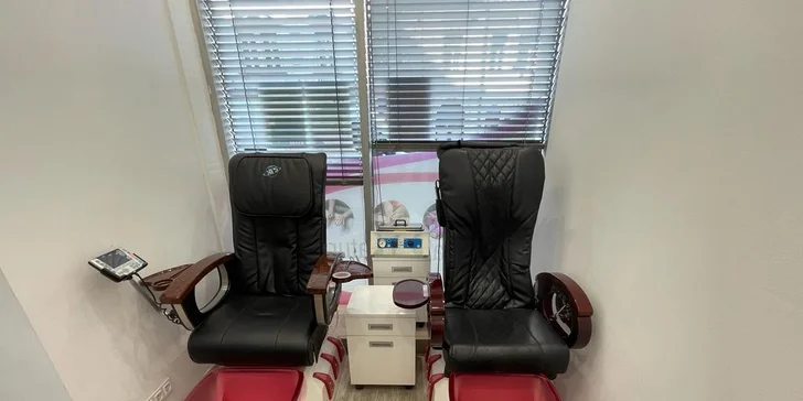 Manikúra nebo pedikúra, vč. Shellacu či gel laku i péče Footlogix