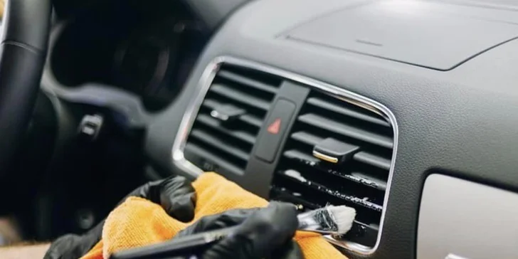 Kompletní péče o interiér automobilu: základní čištění i komplet balíček vč. tepování