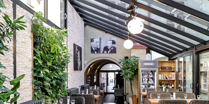 Tříchodové menu pro 2 osoby v centru Plzně: roastbeef, losos a dezert s kávou