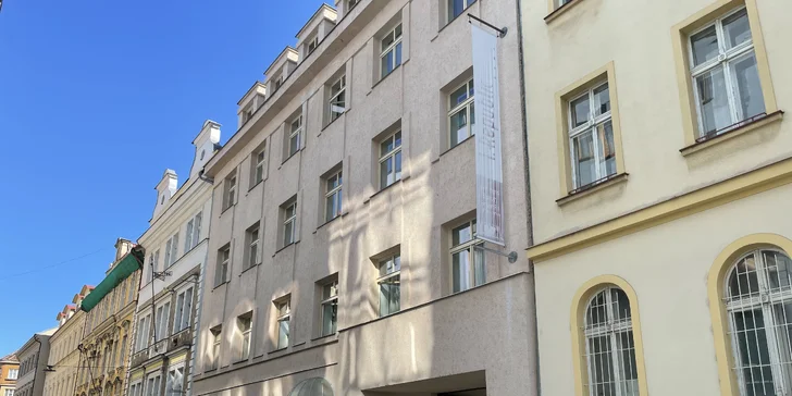4* hotel ve stylu první republiky: pobyt se snídaní v pokoji či luxusním apartmá v centru Prahy