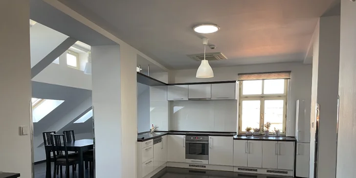 4* hotel ve stylu první republiky: pobyt se snídaní v pokoji či luxusním apartmá v centru Prahy