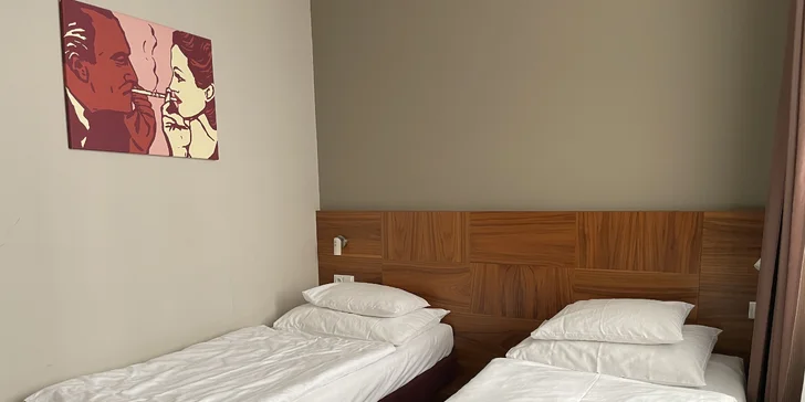 4* hotel ve stylu první republiky: pobyt se snídaní v pokoji či luxusním apartmá v centru Prahy