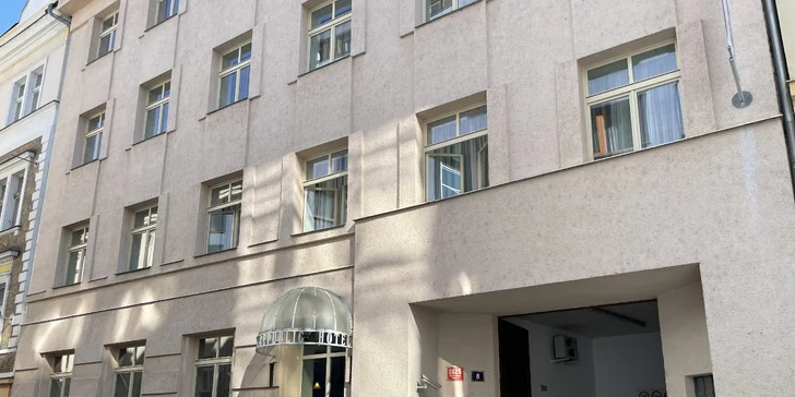 4* hotel ve stylu první republiky: pobyt se snídaní v pokoji či luxusním apartmá v centru Prahy