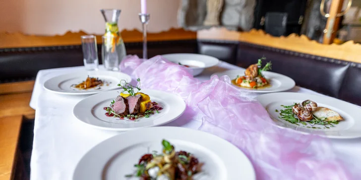 6chodové menu v zámecké restauraci i wellness pro 2 os.: jelení hřbet, kohout na víně i račí polévka