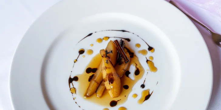6chodové menu v zámecké restauraci i wellness pro 2 os.: jelení hřbet, kohout na víně i račí polévka