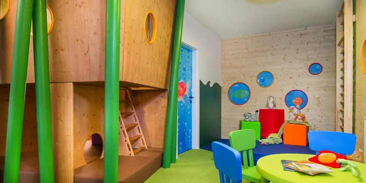 Pobyt v rakouských Alpách: hotelové pokoje i apartmány u jezera Grundlsee, wellness a snídaně