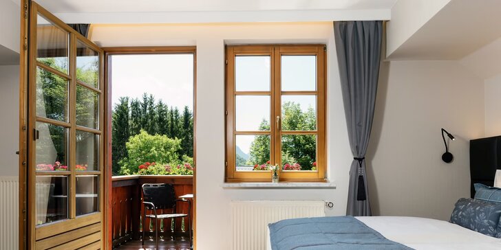 Pobyt v rakouských Alpách: hotelové pokoje i apartmány u jezera Grundlsee, wellness a snídaně
