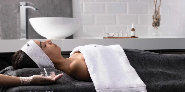 Mikrojehličková mezoterapie i chemický peeling Medik8