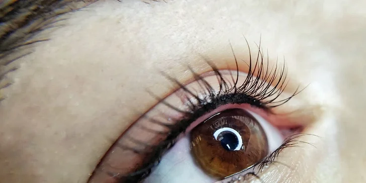 Permanentní make-up: pro dokonale krásné obočí a rty nebo zvýraznění linky mezi řasami