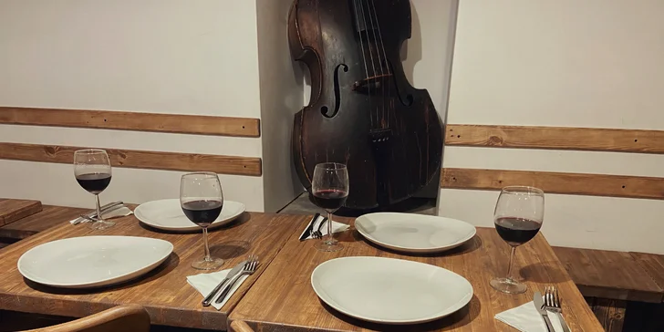 Otevřené vouchery do restaurace u náplavky na jídlo i nápoje: 300-1200 Kč