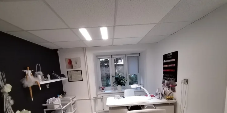 Zdraví a lesk: manikúra a regenerace přírodních nehtů pomocí P-Shine