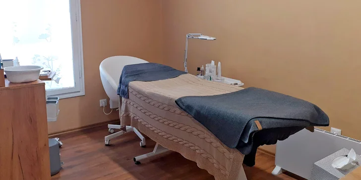 Permanentní make-up očních linek nebo obočí ve Studiu Visage