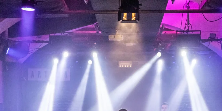 Vstup na halloweenskou kabaretní show BUBR: 28. 10. 2023, welcome drink, fire show i burlesky