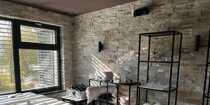 Privátní spa koupel s lahví španělského šumivého vína i se zábalem a masáží pro 2 osoby
