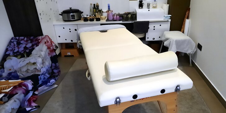 Relaxační masáž zadní části těla, madero masáž nebo masážní stroj