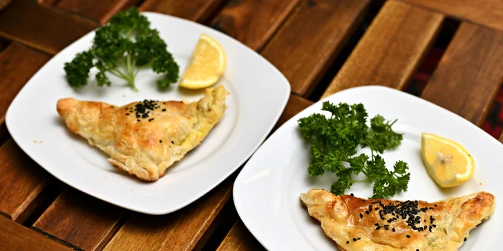 Pozdní brunch po afghánsku pro dva v samém srdci Prahy: karai, baklava, ferni a káva nebo čaj