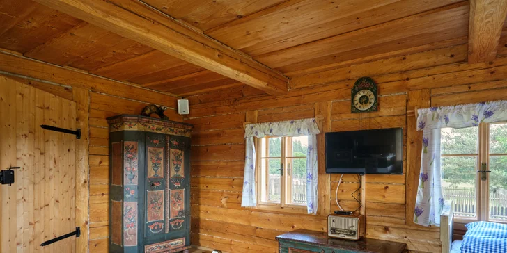 Krásně zrekonstruovaná roubenka u Aše: wellness, terasa, 3 ložnice až pro 10 osob