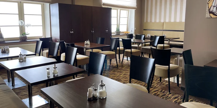 4* hotel ve stylu první republiky: pobyt se snídaní v pokoji či luxusním apartmá v centru Prahy