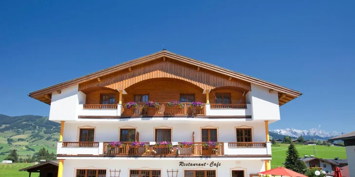 Zimní dovolená v Rakousku: polopenze, sauna a skipas do menšího skiareálu nedaleko penzionu