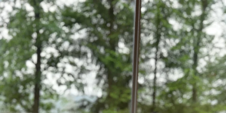 Ukryjte se před světem uprostřed přírody: plně vybavený tiny house u Sázavy s lahví prosecca