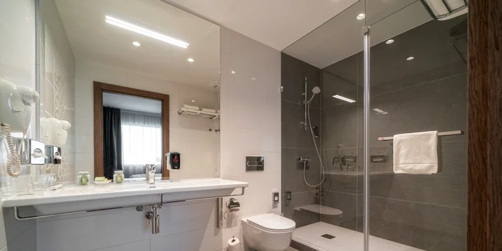 4* pobyt u centra Vratislavi: hotel přímo u Odry, snídaně i sauna, akce 2 děti zdarma