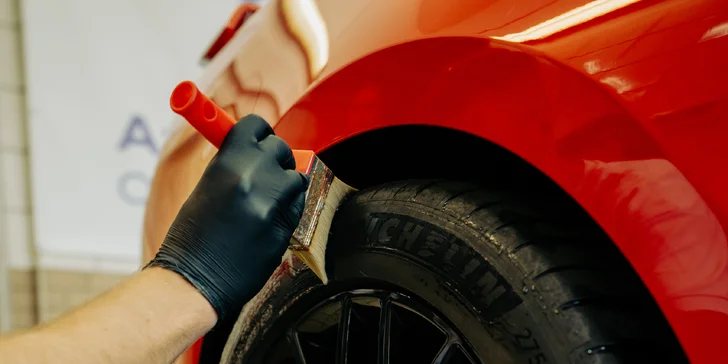 Péče o auto v Opavě: čištění interiéru i exteriéru od luxování a mytí karoserie po disky a sedačky