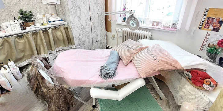 Balíčky plné péče pro dámy: mikrodermabraze, terapie světlem, indická masáž hlavy či intenzivní anti-ageing