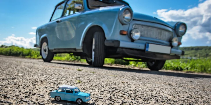Zpátky do historie: zapůjčení Trabanta na 3 hod. a model Trabanta na památku