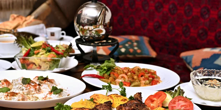 Afghánské degustační menu pro 2 i 4 osoby: jehněčí kotlety či mantu taštičky, samosa, baklava
