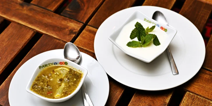 Afghánské degustační menu pro 2 i 4 osoby: jehněčí kotlety či mantu taštičky, samosa, baklava