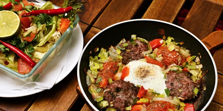 Afghánské degustační menu pro 2 i 4 osoby: jehněčí kotlety či mantu taštičky, samosa, baklava