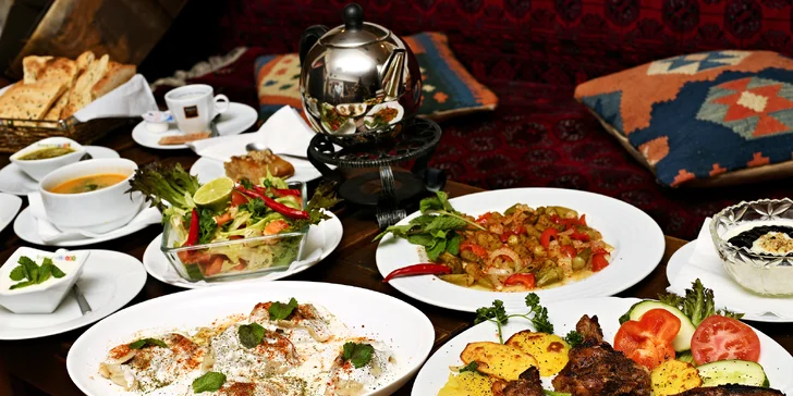 Afghánské degustační menu pro 2 i 4 osoby: jehněčí kotlety či mantu taštičky, samosa, baklava