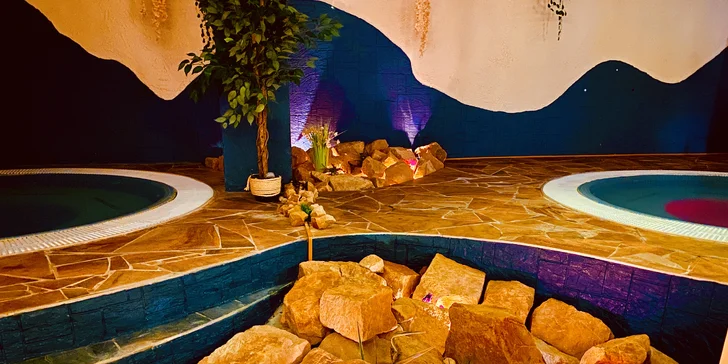Hodina relaxace: velký saunový svět s 10 druhy saun, vířivkami a intimní atmosférou