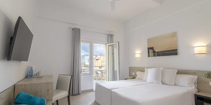 Dovolená na Tenerife: hotel se snídaní a terasou přímo na pláži, letovisko na jihu ostrova