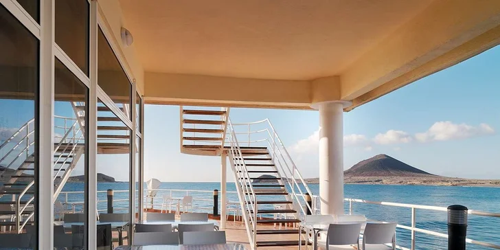 Dovolená na Tenerife: hotel se snídaní a terasou přímo na pláži, letovisko na jihu ostrova