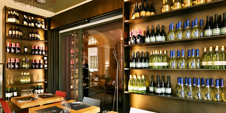 Pravé italské menu v samém centru Prahy: pizza dle výběru, tiramisu, pivo i sklenka či rovnou lahev vína