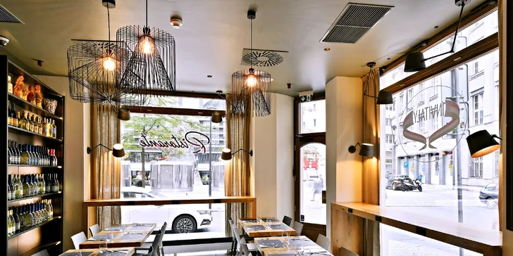 Pravé italské menu v samém centru Prahy: pizza dle výběru, tiramisu, pivo i sklenka či rovnou lahev vína
