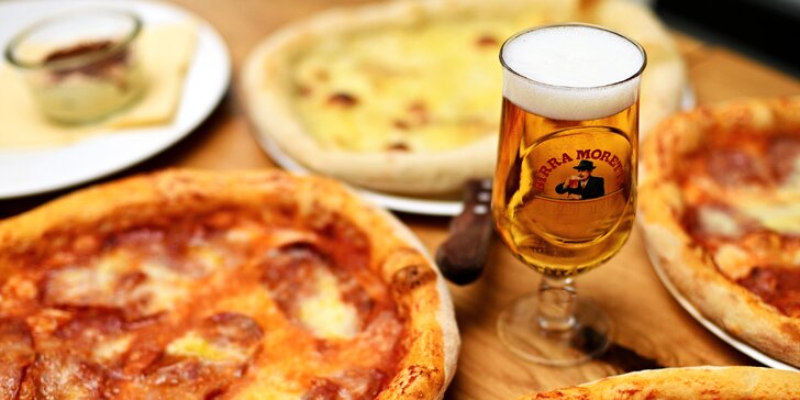 Pravé italské menu v samém centru Prahy: pizza dle výběru, tiramisu, pivo i sklenka či rovnou lahev vína