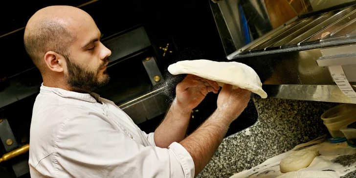 Pravé italské menu v samém centru Prahy: pizza dle výběru, tiramisu, pivo i sklenka či rovnou lahev vína