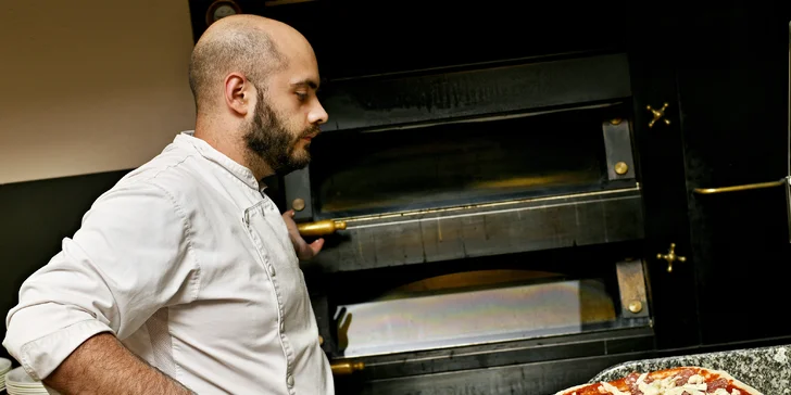 Pravé italské menu v samém centru Prahy: pizza dle výběru, tiramisu, pivo i sklenka či rovnou lahev vína