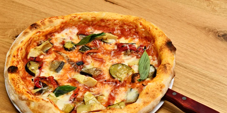 Pravé italské menu v samém centru Prahy: pizza dle výběru, tiramisu, pivo i sklenka či rovnou lahev vína