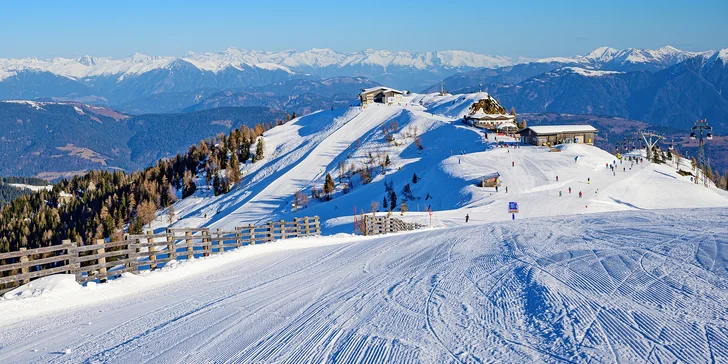 Zimní dovolená v Rakousku: polopenze, sauna a skipas do menšího skiareálu nedaleko penzionu