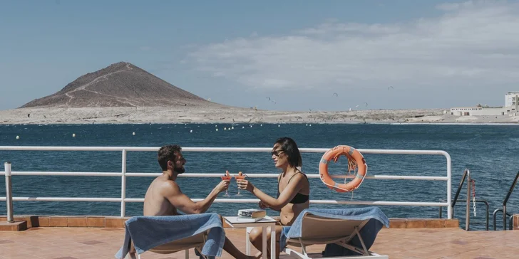Dovolená na Tenerife: hotel se snídaní a terasou přímo na pláži, letovisko na jihu ostrova