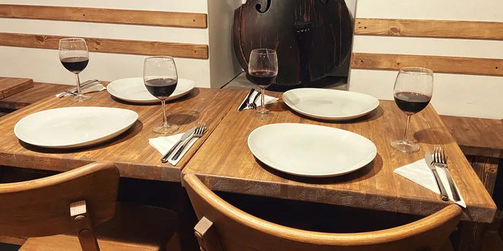 Otevřené vouchery do restaurace u náplavky na jídlo i nápoje: 300-1200 Kč